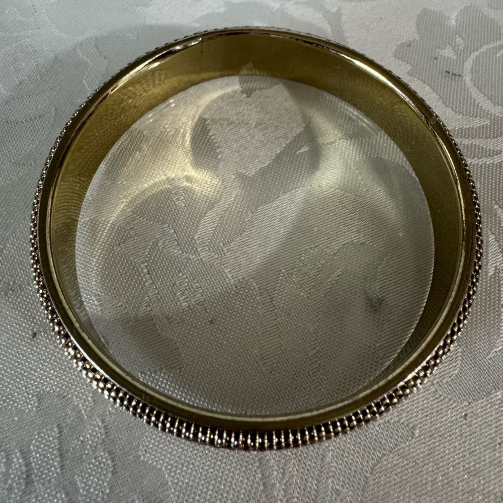 Vintage Elegant Gold Mesh Bracelet - Picture 3 of 4
